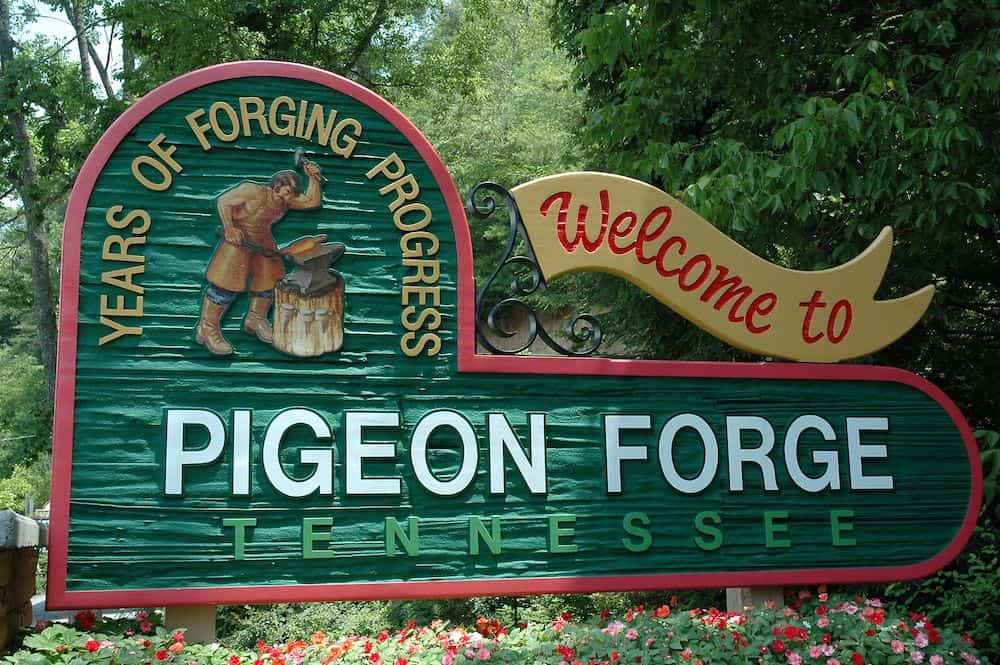 Pigeon-Forge-Sign.jpeg